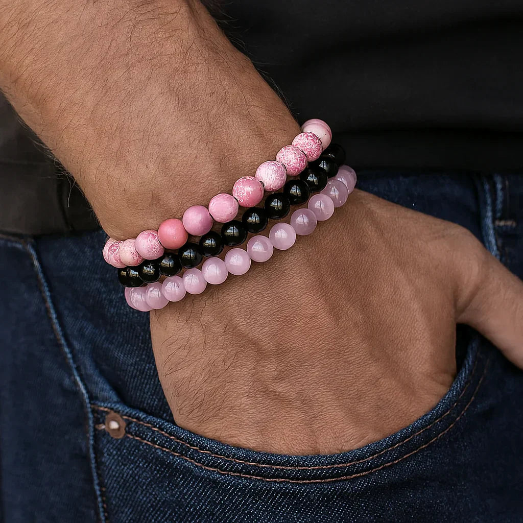 Jaspe Impérial Rose, Onyx Noir et Œil de Chat Rose : Trois pierres, trois dimensions, un tout harmonisé