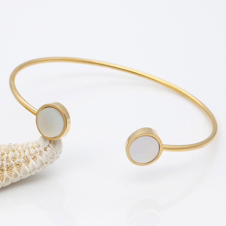 White shell bracelet