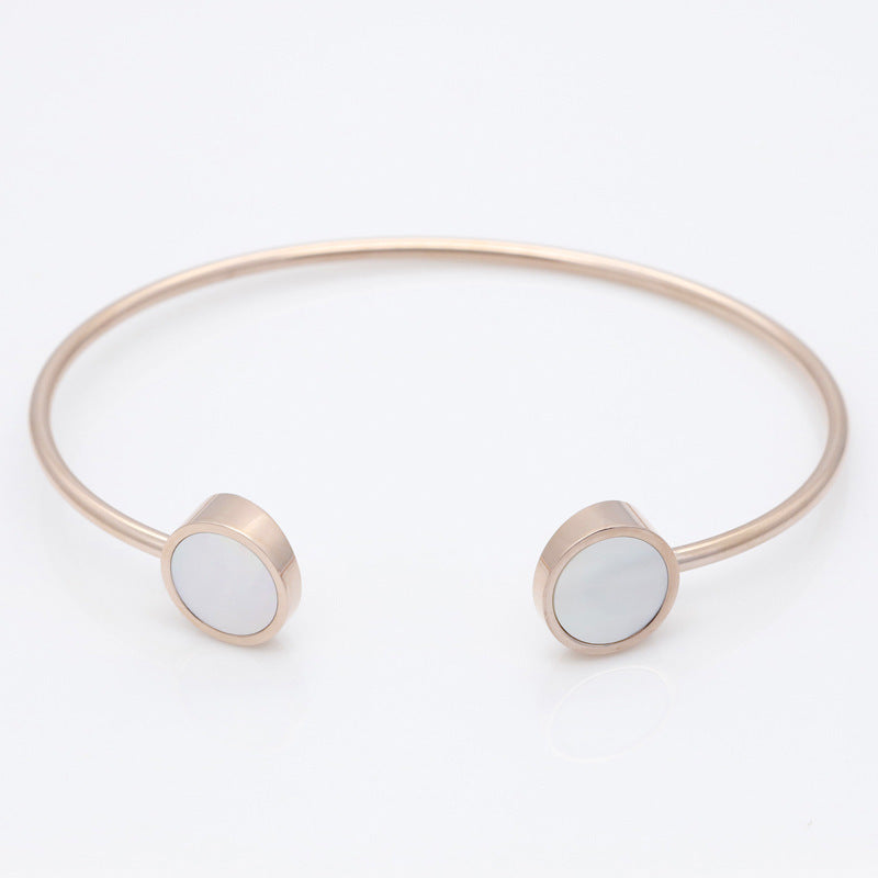 White shell bracelet