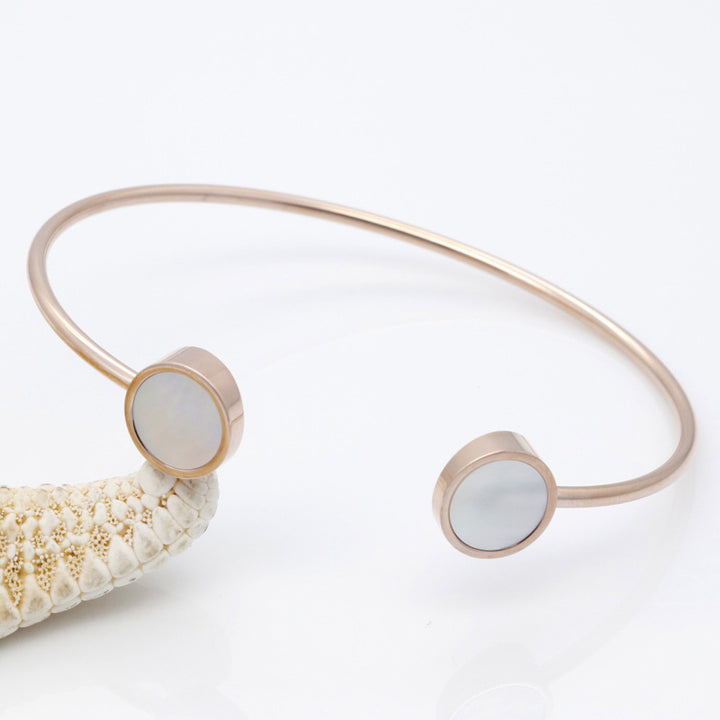 White shell bracelet