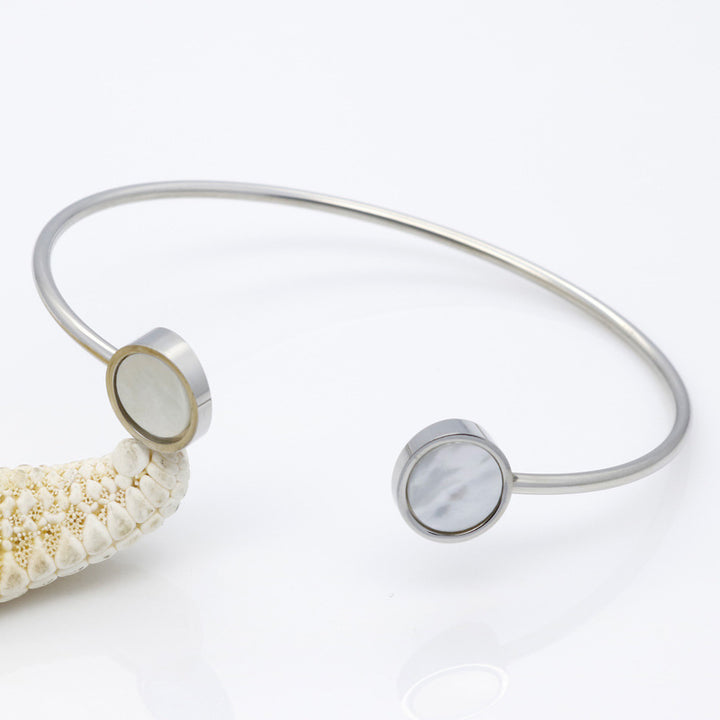 White shell bracelet