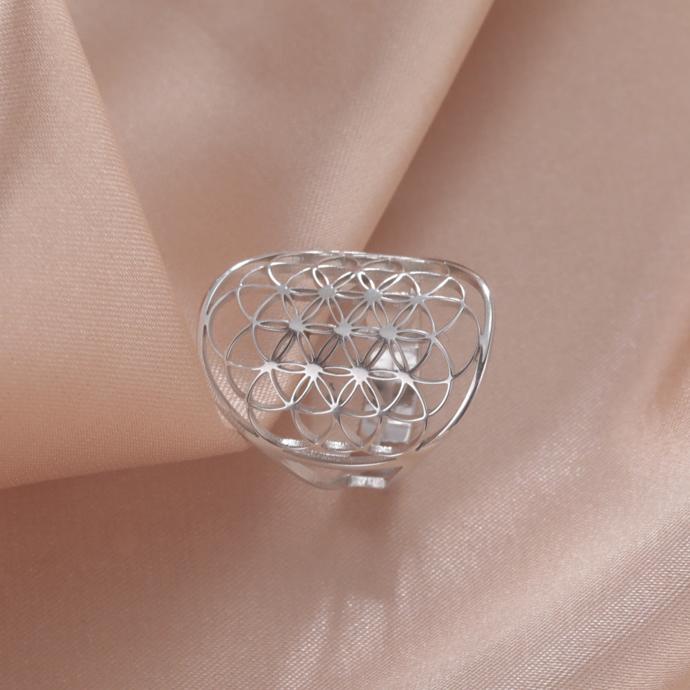 Bague "Hollow Flower" – Fleur de Vie Élégante