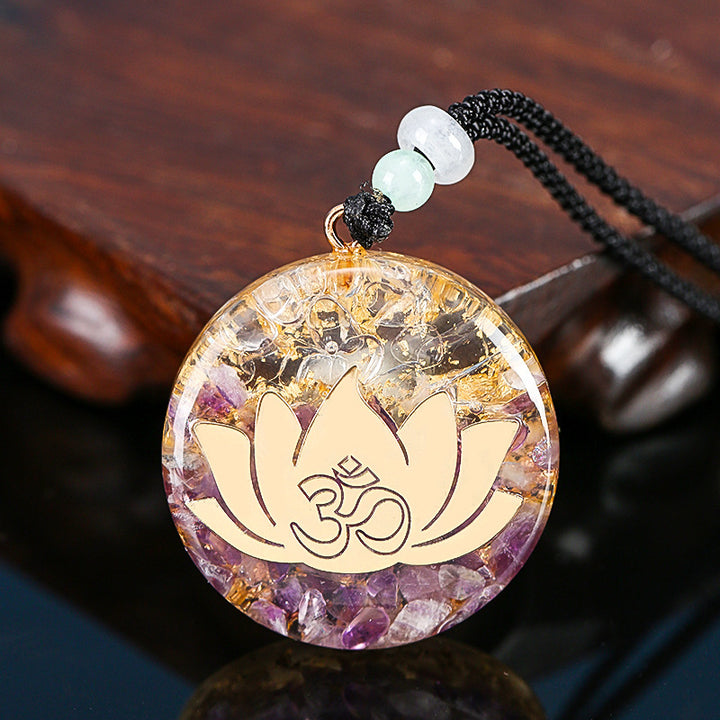 Pendentif “Lotus & Om” en Cristal Naturel