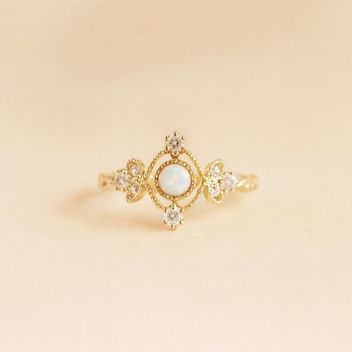 Bague « Éclat Céleste » en Opale Naturelle