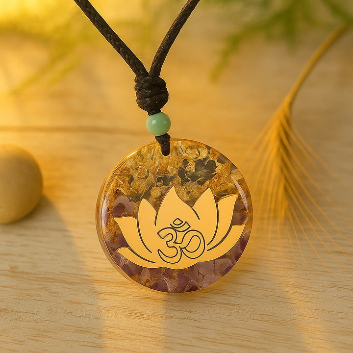 Pendentif “Lotus & Om” en Cristal Naturel