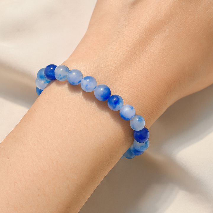 Bracelet "Douceur et Équilibre" en Chalcedony Bleu-Blanc