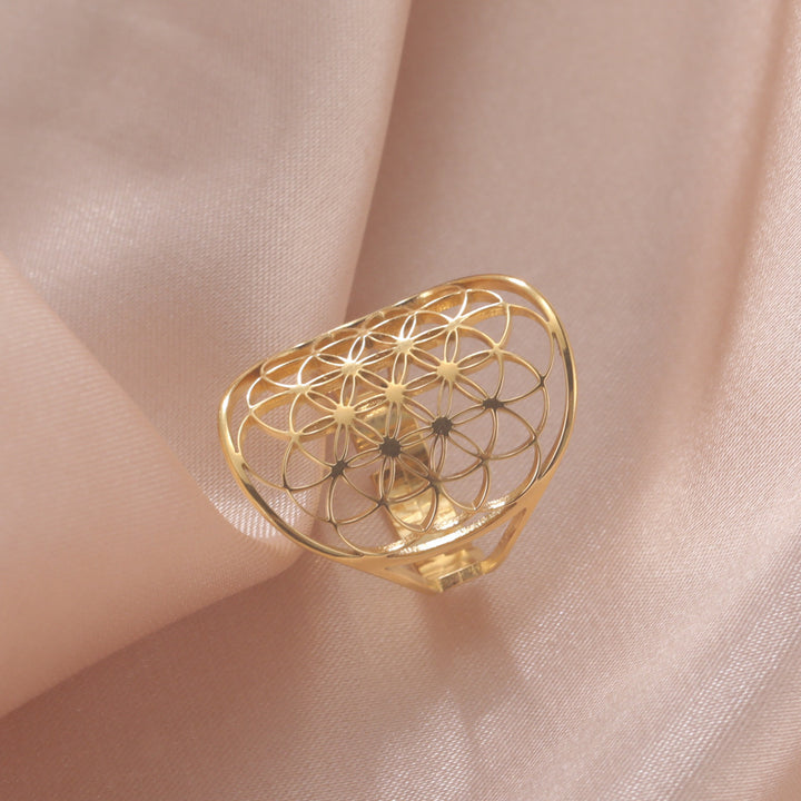 Bague "Hollow Flower" – Fleur de Vie Élégante