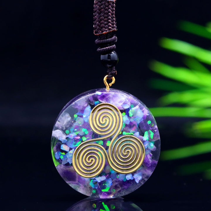 Pendentif “Triskel Celtique” en Améthyste Naturelle